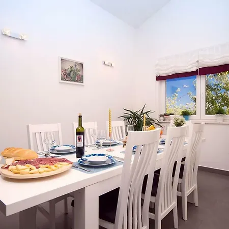Ana - 3 Bedroom With Private Pool And Unspoiled Natural Environment * Kučiće