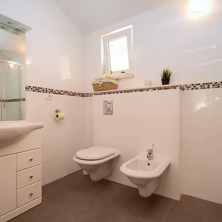 Ana - 3 Bedroom With Private Pool And Unspoiled Natural Environment * Kučiće