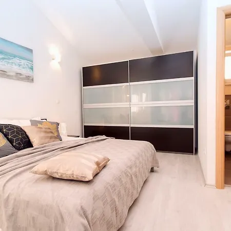 Ana - 3 Bedroom With Private Pool And Unspoiled Natural Environment Kučiće
