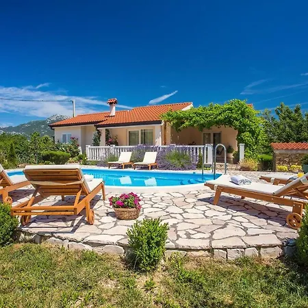 Ana - 3 Bedroom With Private Pool And Unspoiled Natural Environment * Kučiće