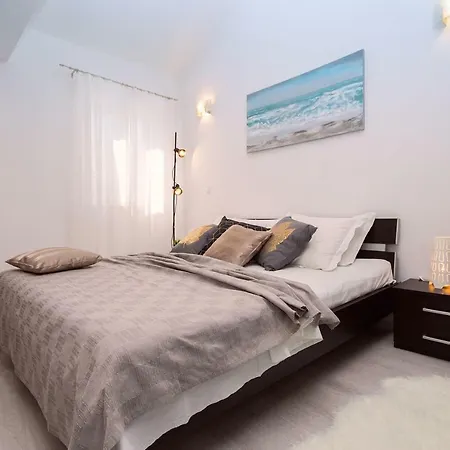 Villa Ana - 3 Bedroom With Private Pool And Unspoiled Natural Environment Kučiće
