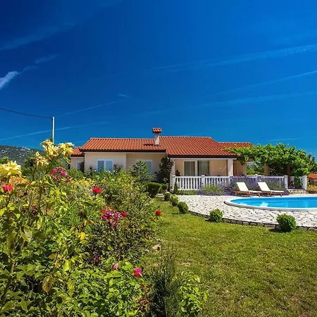 Ana - 3 Bedroom With Private Pool And Unspoiled Natural Environment * Kučiće