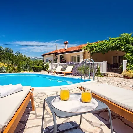 Villa Ana - 3 Bedroom With Private Pool And Unspoiled Natural Environment Kučiće