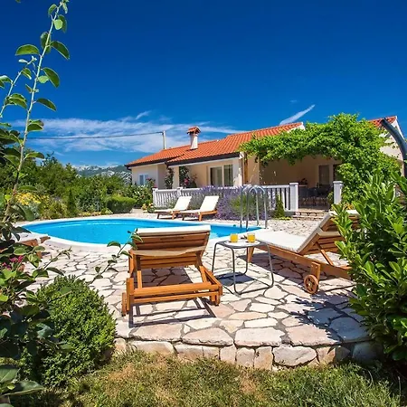 Ana - 3 Bedroom With Private Pool And Unspoiled Natural Environment * Kučiće